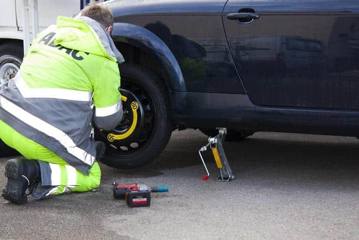 Changer une roue de secours galette