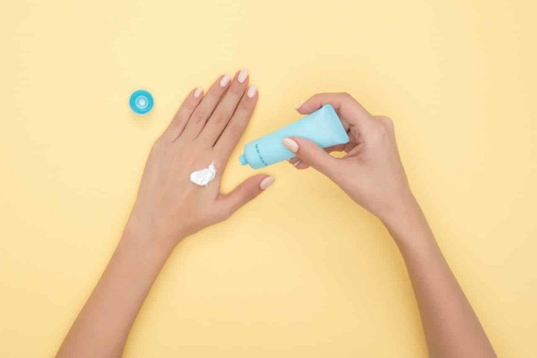 comment appliquer une crème au cbd sur les mains
