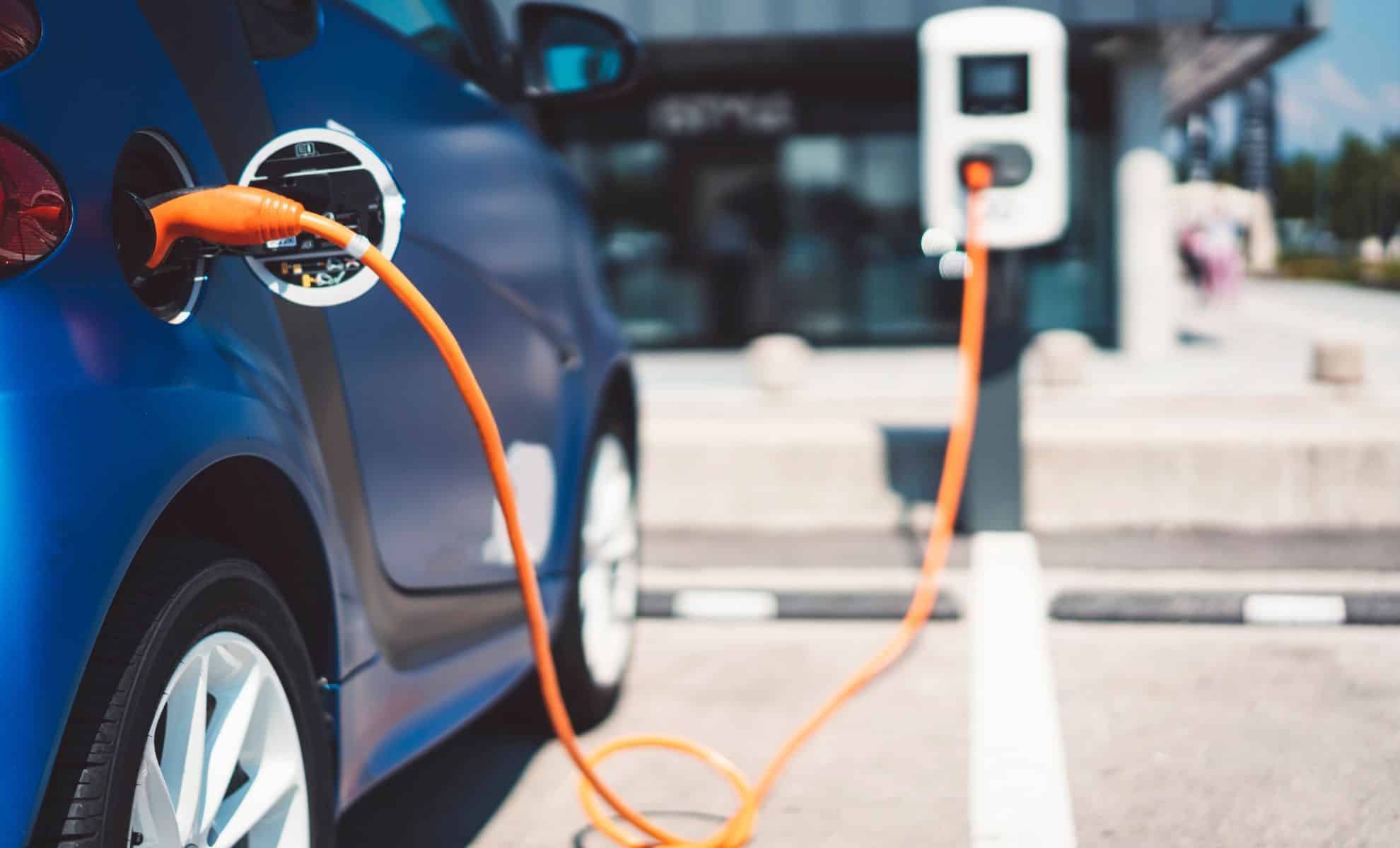Recharge de voitures électriques : l'Europe impose des bornes tous les 60 kilomètres dès 2025 !