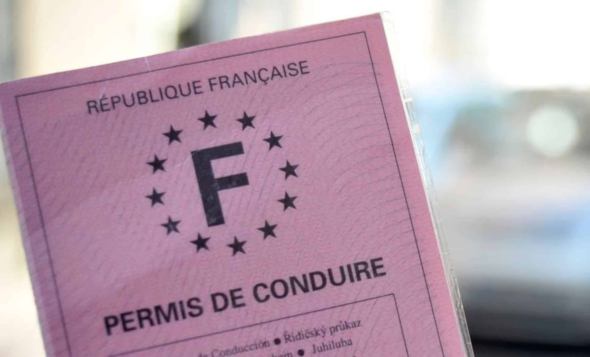 Adieu, vieux permis de conduire rose : voici la date limite pour le changer !