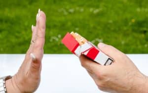 Tabac à 11 euros et interdiction des puffs : le gouvernement change de cap sur le tabagisme ?