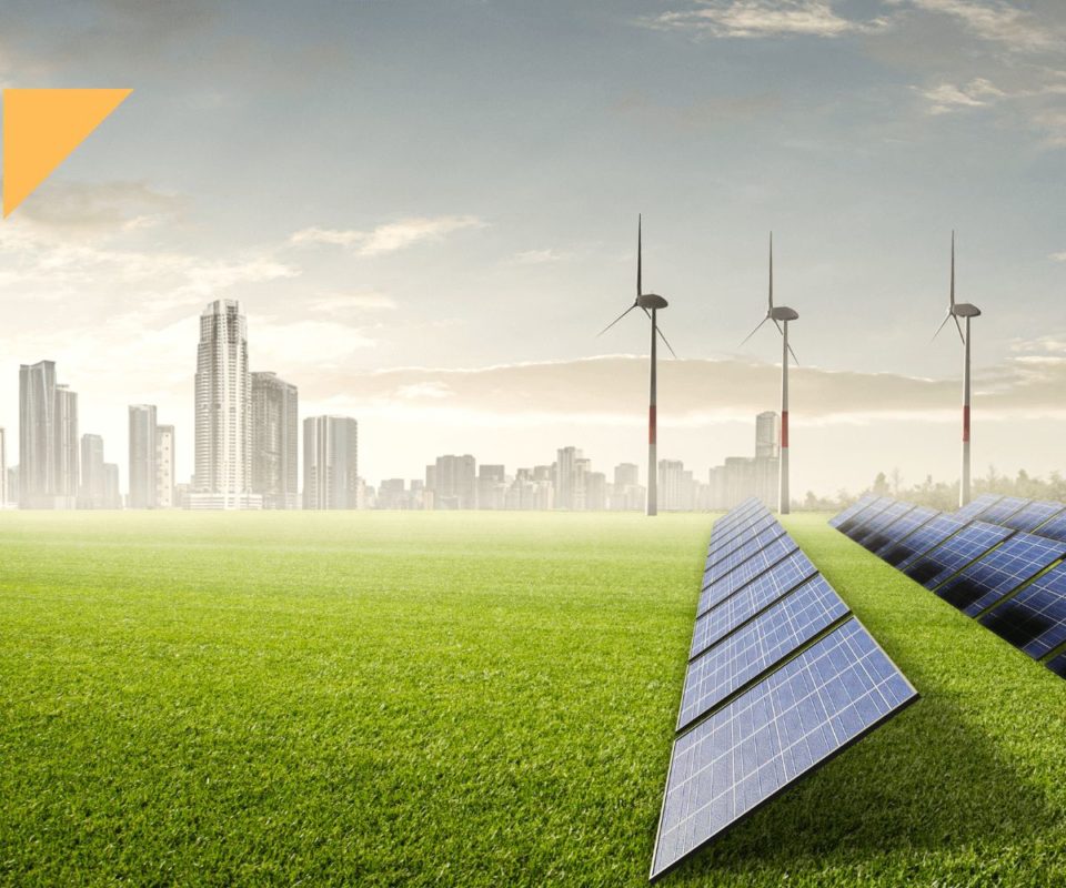 Des panneaux solaires et des éoliennes sur un site de mise en valeur des énergies Renouvelables.