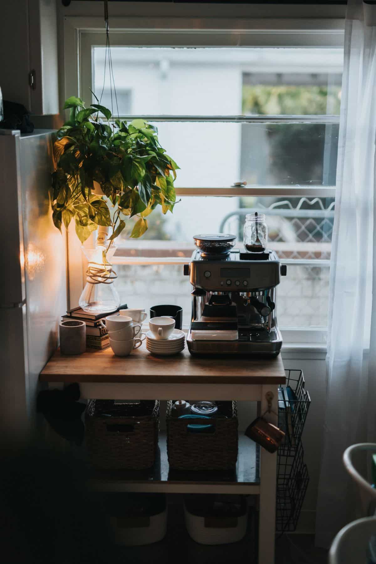 Une Fenêtre Dans Une Cuisine.